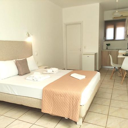 # 6 Giorgos & Chara Apartments Nea Kydonia Екстериор снимка