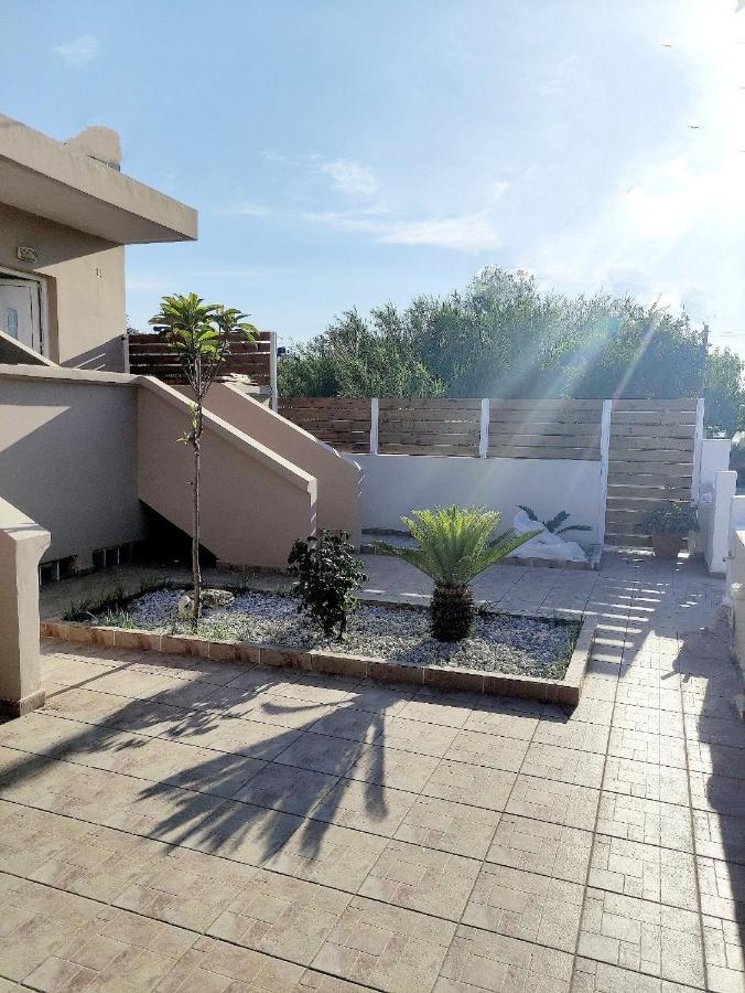 # 6 Giorgos & Chara Apartments Nea Kydonia Екстериор снимка