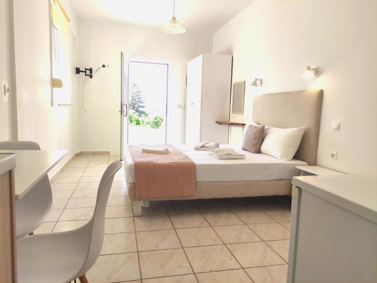 # 6 Giorgos & Chara Apartments Nea Kydonia Екстериор снимка
